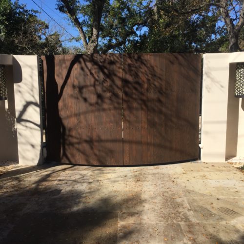 1b_Curved Custom Wood Gate