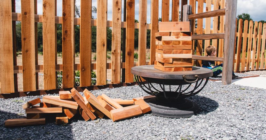 redwood vs cedar fence